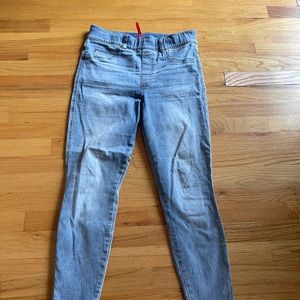 Spanx size M Ankle Skinny Jeans in Vintage Wash.